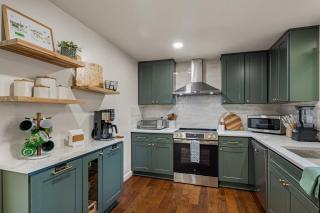 Emerald on Orchard – Luxury Eugene Vacation Rental Near UO home - 1
