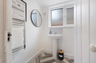 Quarrington Hill 4BR Free Parking by Stay With Us - 7