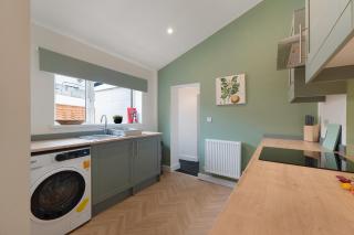 Quarrington Hill 4BR Free Parking by Stay With Us - 2