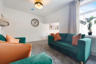 Quarrington Hill 4BR Free Parking by Stay With Us - 4