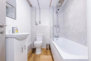 Modern Studio Apartment With Sofa Bed Near M6 J21 - 4