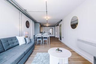Modern Studio Apartment With Sofa Bed Near M6 J21 - 1
