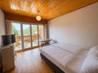 Calm studio with balcony in Crans-Montana - 1