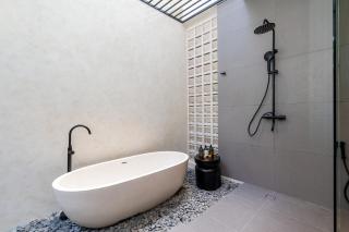 Villa Norma - Modern 3BR with Rooftop Pool near Canggu - 4