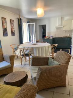 La Maison de la Colline, 4 bedrooms, sleeps 4 to 9 people - 9