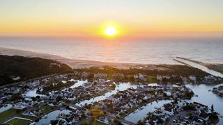Luxury Marina Escape with Jetty, Pool & Solar - 4