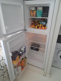 Quiet parkside studio with a fully stocked fridge - 5