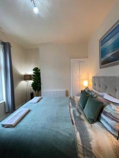 Spacious 3-Bed House Near Uni and Town Centre - 9