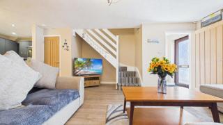 Harry's - 2 Bedroom Holiday Home - Tenby - 5