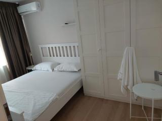 Yellow Apartment - Cismigiu Gardens - 5