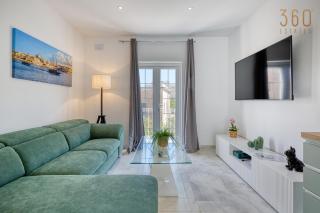 2 BR Duplex in the Heart of Sliema & Rooftop Views - 9