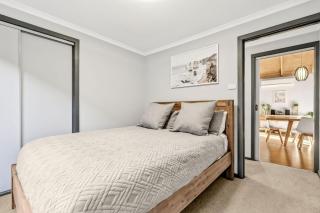 Scenic Beach Escape - BYO Linen - 5