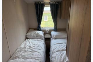 Billing Aquadrome 2-Bed Caravan Sleeps 6 Parking - 7