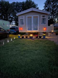 Billing Aquadrome 2-Bed Caravan Sleeps 6 Parking - 1