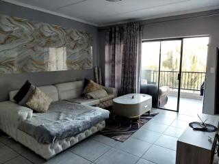 Kikuyu 3BR Gem, Sunset Balcony and Track Views - 0
