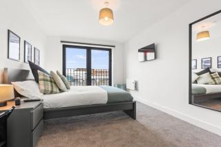 Central Liverpool 2 Bedroom Apartment, Large, Modern, WIFI, Sleeps 4 - 5