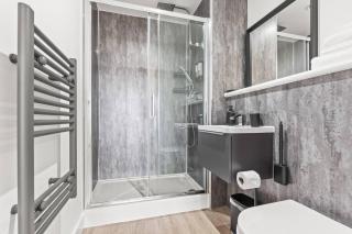 Central Liverpool 2 Bedroom Apartment, Large, Modern, WIFI, Sleeps 4 - 6