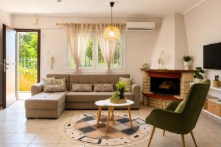 Yellow Tulip Apartment, Cozy Village Stay near Thessaloniki - 0