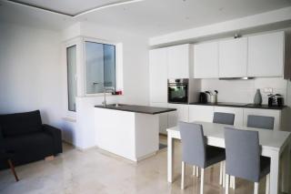 Garden-View 1BR Spinola Bay Couples Only Aged 30 plus - 9