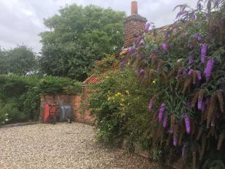 17th Century Cottage Suffolk Market Town - 1