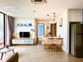 Luxury 2-Bedroom Lakefront Living Experience at Vinhomes Green Bay - 1