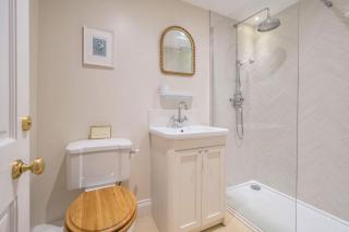 The Snug at No 40 - 1