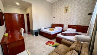 Lush Garden Hotel - 3