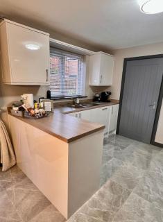 Modern 4Bed Home Durham Sleeps 8 Parking & WiFi - 8