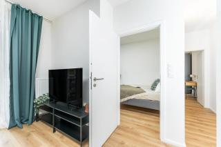 Rentero Bright New Apartment with Balcony Near O2 Arena - 4