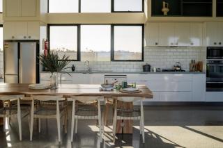 Betty's Beach House -  - 6