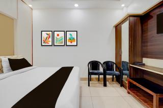 Super Townhouse Oak Phase 13 Varanasi Formerly RR Palace - 1