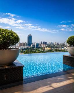 Skyview Luxe Suit Infinity Pool Private Balcony - 6