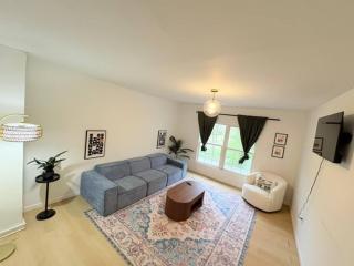 4BR/2BA Apt Near Cleveland Clinic Walk to Campus - 0