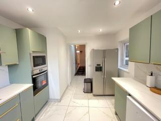 5 Bedroom House - 10 Beds - City Centre - Parking - 4