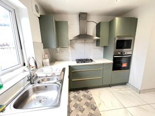 5 Bedroom House - 10 Beds - City Centre - Parking - Cardiff - 1