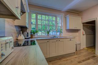 Lion House by Abbey House Stays - 3