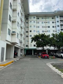 Staycation condo with pool near SM Tungko, Bulacan - 4