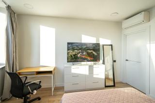18-199 New York spacious, Antonovycha 74, Kyiv centre, Olimpiiska metro nearby, stunning city view, 15 kW backup power, Petrovdom Apartment - 1