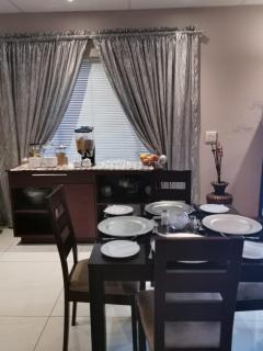 Feathers Guest House - 8