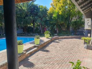 Feathers Guest House - 1