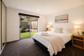 Villa1 New Modern Walk to shops 10min Airport CBD - 7