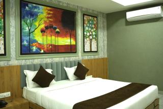 Tulip Restaurant Banquet & rooms - 8