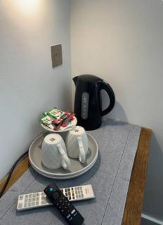 Modern Ensuite Cozy Bathroom Next to All Transport - 7