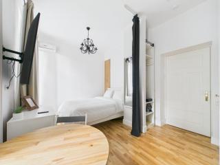 City Centre Studio, AC, 5 min to Freedom Monument - 6