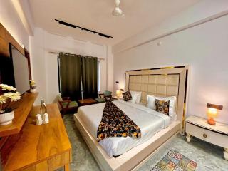 Luxury Hotel Aura Residency - 1