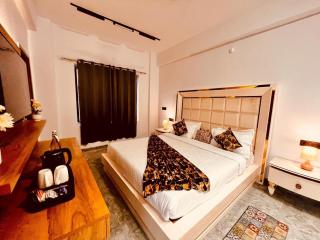 Luxury Hotel Aura Residency - 2