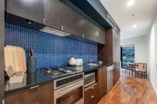 Skyline Terrace Central CBD Escape with City Views - 8