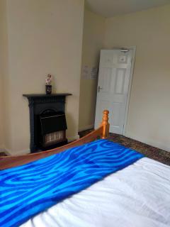 Newly Decorated Spacious room, Women only - 3