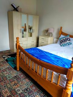 Newly Decorated Spacious room, Women only - 2
