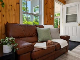 Relaxing Chalet Getaway with Spa Fireplace & BBQ - 2
